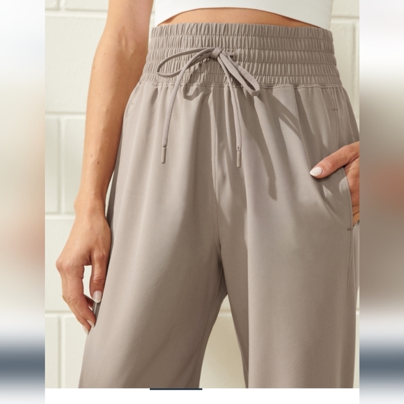 Abercrombie YPB motionTEK Joggers  High Rise In Oat. Size Small Short - Picture 5 of 16